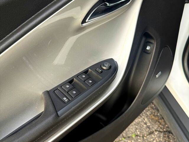 Белый Шевроле Вольт, объемом двигателя 1.4 л и пробегом 105 тыс. км за 12000 $, фото 12 на Automoto.ua