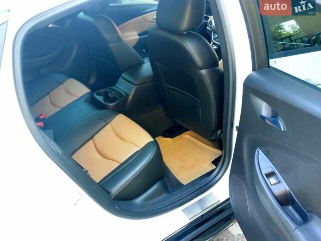 Белый Шевроле Вольт, объемом двигателя 1.49 л и пробегом 141 тыс. км за 16000 $, фото 9 на Automoto.ua