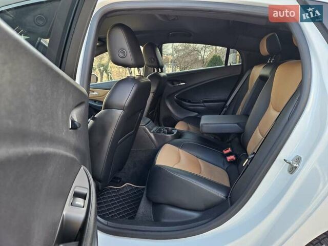 Білий Шевроле Вольт, об'ємом двигуна 1.5 л та пробігом 108 тис. км за 15500 $, фото 48 на Automoto.ua
