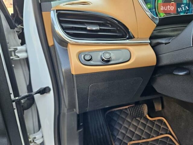 Білий Шевроле Вольт, об'ємом двигуна 1.5 л та пробігом 108 тис. км за 15500 $, фото 45 на Automoto.ua