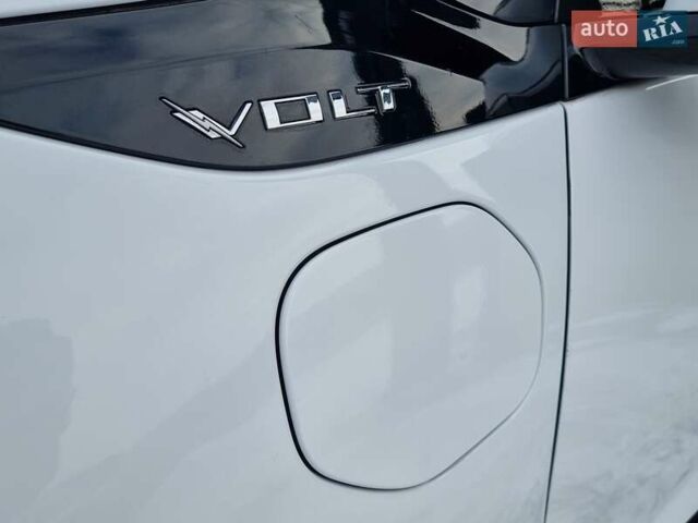 Белый Шевроле Вольт, объемом двигателя 1.5 л и пробегом 159 тыс. км за 13699 $, фото 6 на Automoto.ua