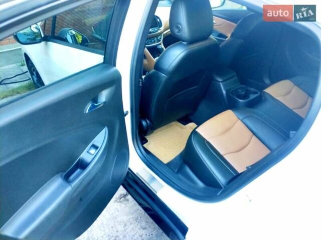 Белый Шевроле Вольт, объемом двигателя 1.49 л и пробегом 141 тыс. км за 16000 $, фото 7 на Automoto.ua