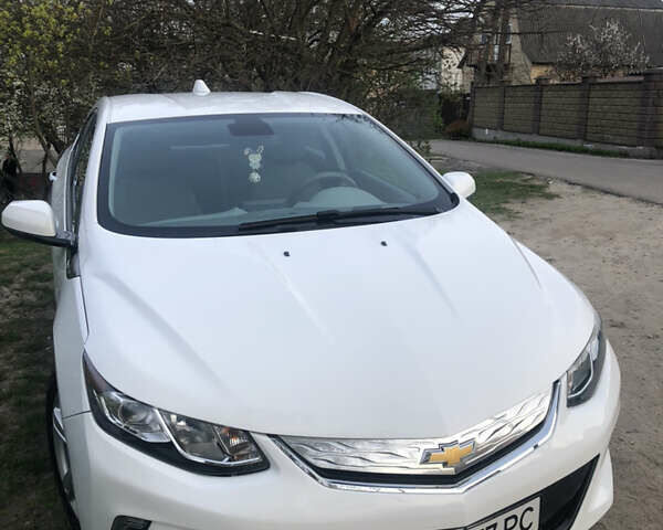 Белый Шевроле Вольт, объемом двигателя 1.49 л и пробегом 145 тыс. км за 14800 $, фото 2 на Automoto.ua