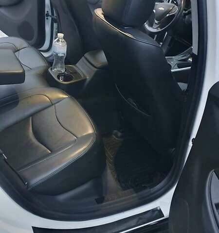 Белый Шевроле Вольт, объемом двигателя 1.5 л и пробегом 93 тыс. км за 15300 $, фото 9 на Automoto.ua