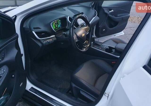 Белый Шевроле Вольт, объемом двигателя 1.5 л и пробегом 93 тыс. км за 15300 $, фото 5 на Automoto.ua