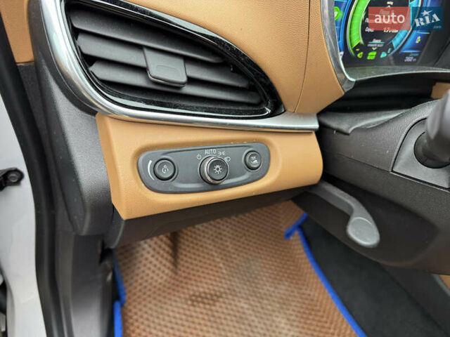 Білий Шевроле Вольт, об'ємом двигуна 1.5 л та пробігом 88 тис. км за 18130 $, фото 10 на Automoto.ua