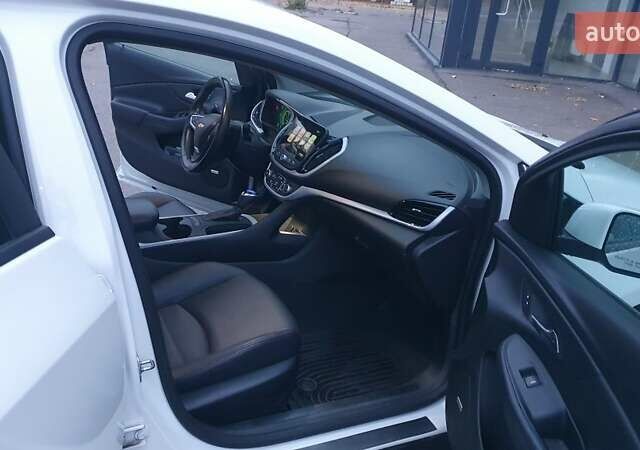 Белый Шевроле Вольт, объемом двигателя 1.5 л и пробегом 93 тыс. км за 15300 $, фото 8 на Automoto.ua