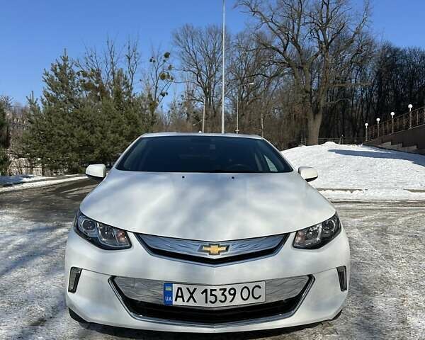 Белый Шевроле Вольт, объемом двигателя 1.49 л и пробегом 101 тыс. км за 16999 $, фото 4 на Automoto.ua