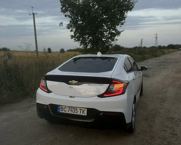Белый Шевроле Вольт, объемом двигателя 1.49 л и пробегом 113 тыс. км за 14700 $, фото 3 на Automoto.ua