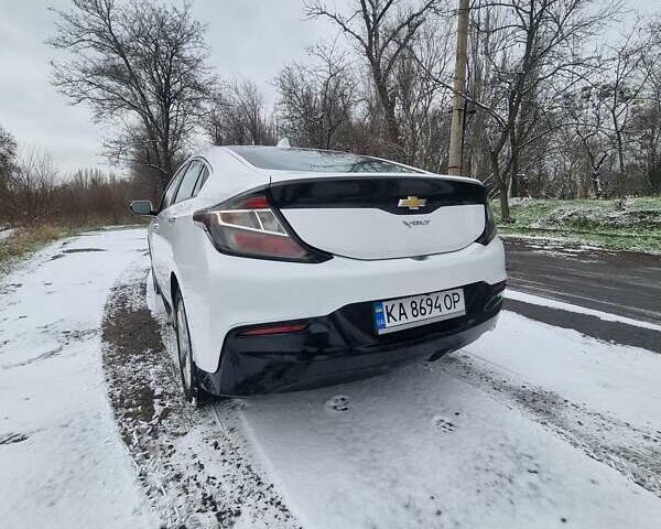 Белый Шевроле Вольт, объемом двигателя 1.5 л и пробегом 154 тыс. км за 14900 $, фото 3 на Automoto.ua
