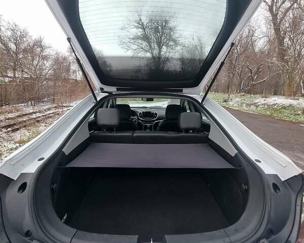 Белый Шевроле Вольт, объемом двигателя 1.5 л и пробегом 154 тыс. км за 14900 $, фото 16 на Automoto.ua