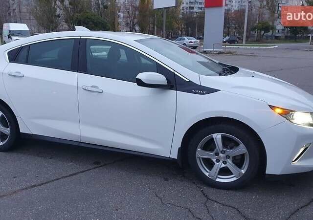 Белый Шевроле Вольт, объемом двигателя 1.5 л и пробегом 93 тыс. км за 15300 $, фото 2 на Automoto.ua