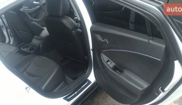 Білий Шевроле Вольт, об'ємом двигуна 1.49 л та пробігом 128 тис. км за 15000 $, фото 16 на Automoto.ua