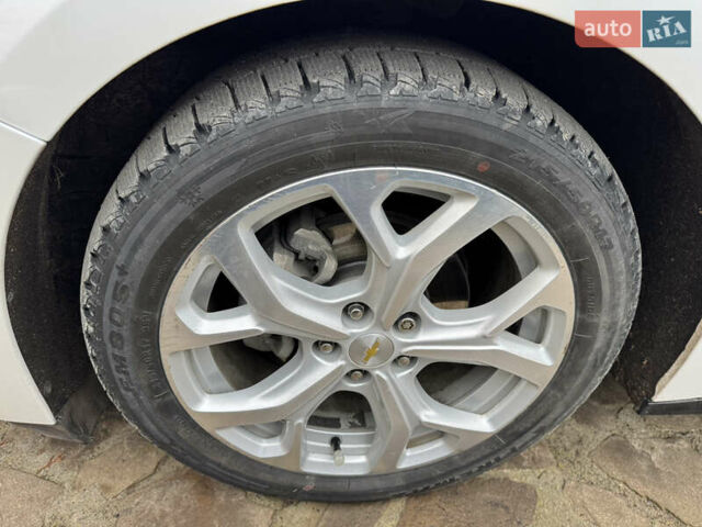 Белый Шевроле Вольт, объемом двигателя 1.5 л и пробегом 88 тыс. км за 18130 $, фото 6 на Automoto.ua