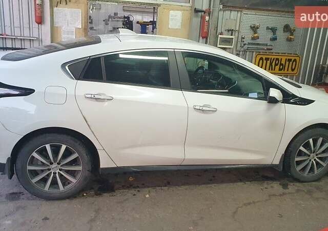 Белый Шевроле Вольт, объемом двигателя 1.5 л и пробегом 93 тыс. км за 15300 $, фото 11 на Automoto.ua