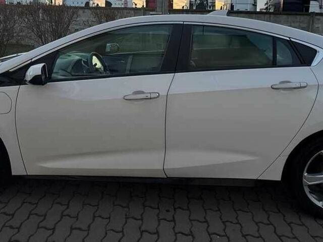 Белый Шевроле Вольт, объемом двигателя 1.5 л и пробегом 121 тыс. км за 16600 $, фото 2 на Automoto.ua