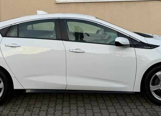 Белый Шевроле Вольт, объемом двигателя 1.5 л и пробегом 121 тыс. км за 16600 $, фото 1 на Automoto.ua