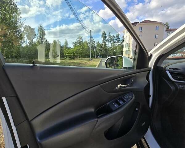 Білий Шевроле Вольт, об'ємом двигуна 1.49 л та пробігом 206 тис. км за 16000 $, фото 9 на Automoto.ua