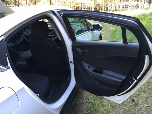 Белый Шевроле Вольт, объемом двигателя 1.49 л и пробегом 80 тыс. км за 14900 $, фото 56 на Automoto.ua