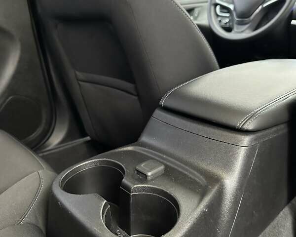 Белый Шевроле Вольт, объемом двигателя 1.49 л и пробегом 95 тыс. км за 18400 $, фото 24 на Automoto.ua