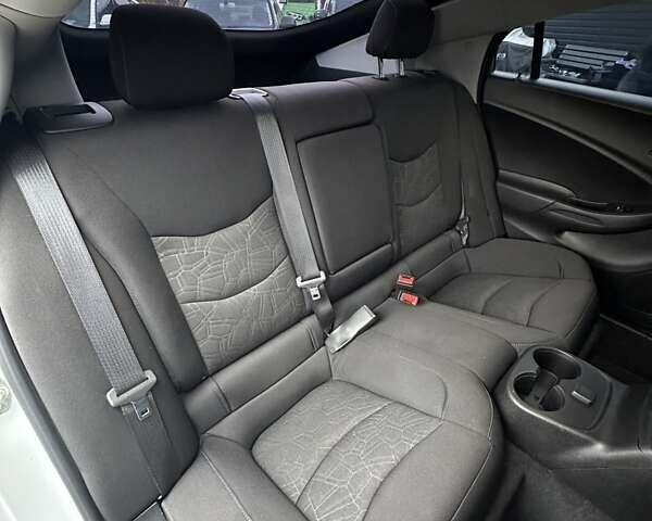 Білий Шевроле Вольт, об'ємом двигуна 1.49 л та пробігом 95 тис. км за 18400 $, фото 25 на Automoto.ua