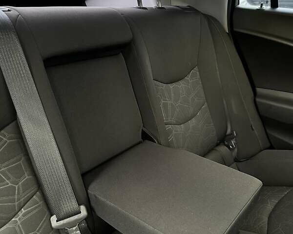 Белый Шевроле Вольт, объемом двигателя 1.49 л и пробегом 95 тыс. км за 18400 $, фото 23 на Automoto.ua