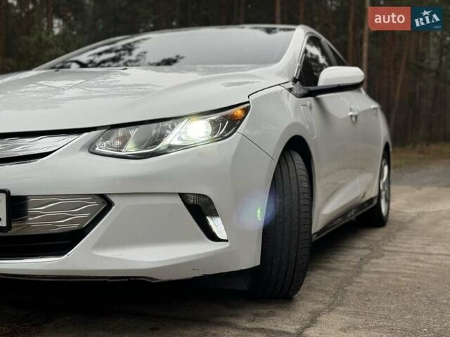 Белый Шевроле Вольт, объемом двигателя 1.5 л и пробегом 144 тыс. км за 14999 $, фото 1 на Automoto.ua