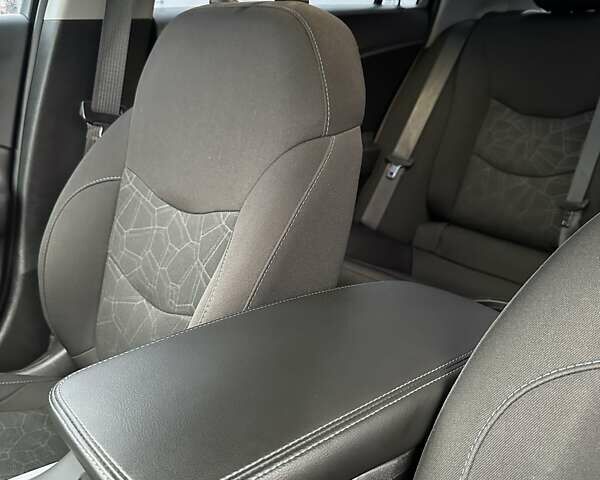 Белый Шевроле Вольт, объемом двигателя 1.49 л и пробегом 95 тыс. км за 18400 $, фото 40 на Automoto.ua