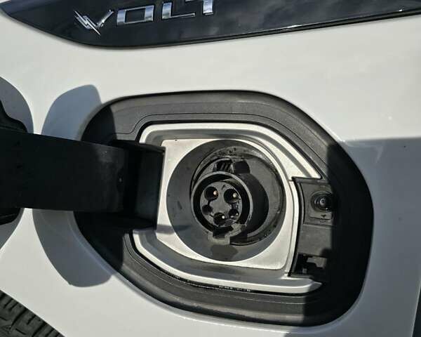 Білий Шевроле Вольт, об'ємом двигуна 1.49 л та пробігом 206 тис. км за 16000 $, фото 5 на Automoto.ua