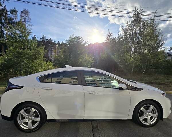 Білий Шевроле Вольт, об'ємом двигуна 1.49 л та пробігом 206 тис. км за 16000 $, фото 2 на Automoto.ua