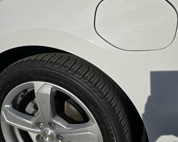 Білий Шевроле Вольт, об'ємом двигуна 1.49 л та пробігом 206 тис. км за 16000 $, фото 4 на Automoto.ua