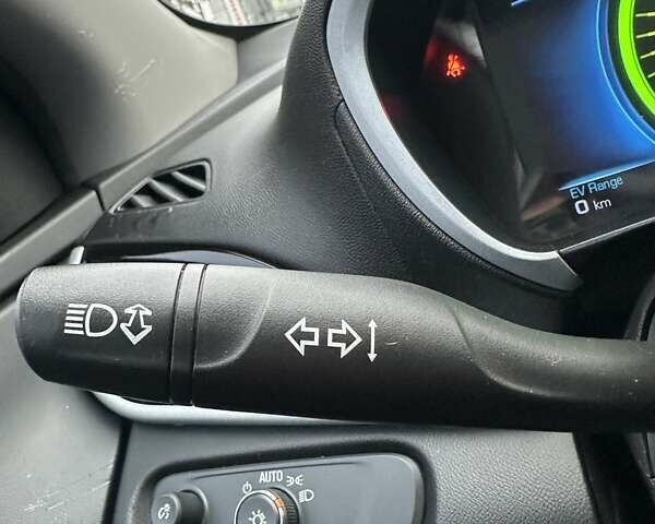 Белый Шевроле Вольт, объемом двигателя 1.49 л и пробегом 95 тыс. км за 18400 $, фото 33 на Automoto.ua