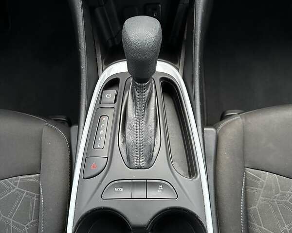 Белый Шевроле Вольт, объемом двигателя 1.49 л и пробегом 95 тыс. км за 18400 $, фото 27 на Automoto.ua