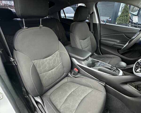 Белый Шевроле Вольт, объемом двигателя 1.49 л и пробегом 95 тыс. км за 18400 $, фото 21 на Automoto.ua