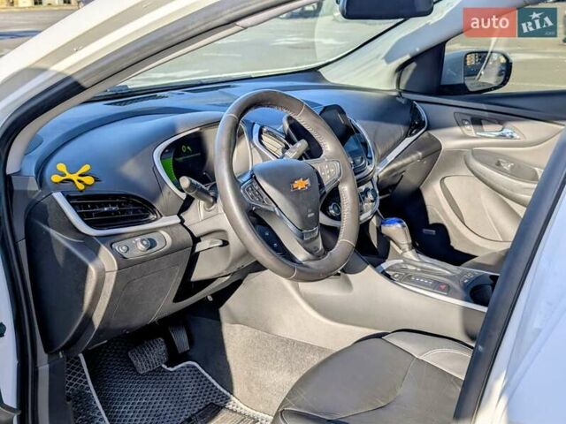 Белый Шевроле Вольт, объемом двигателя 1.49 л и пробегом 106 тыс. км за 16500 $, фото 2 на Automoto.ua