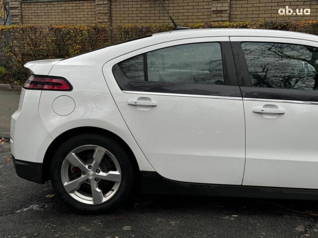 Белый Шевроле Вольт, объемом двигателя 1.4 л и пробегом 171 тыс. км за 10690 $, фото 4 на Automoto.ua