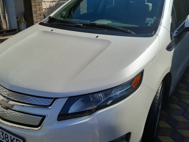 Белый Шевроле Вольт, объемом двигателя 1.4 л и пробегом 184 тыс. км за 10000 $, фото 1 на Automoto.ua