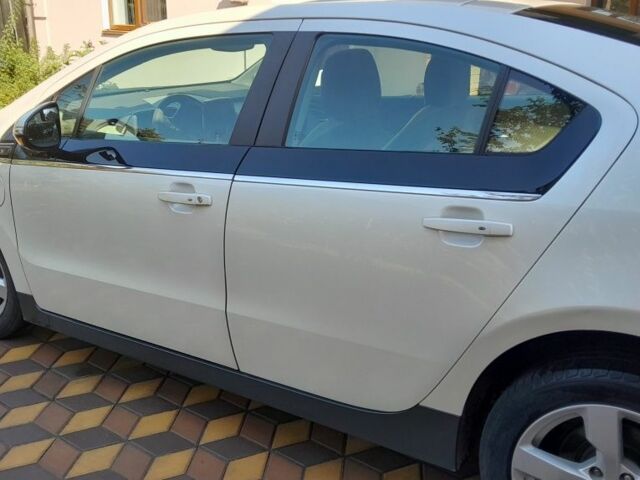 Белый Шевроле Вольт, объемом двигателя 1.4 л и пробегом 184 тыс. км за 10000 $, фото 2 на Automoto.ua