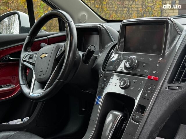 Белый Шевроле Вольт, объемом двигателя 1.4 л и пробегом 171 тыс. км за 10690 $, фото 22 на Automoto.ua