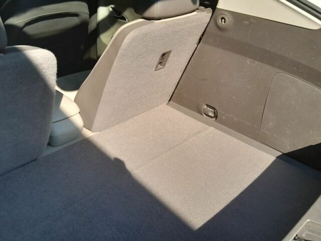 Белый Шевроле Вольт, объемом двигателя 1.4 л и пробегом 184 тыс. км за 10000 $, фото 7 на Automoto.ua