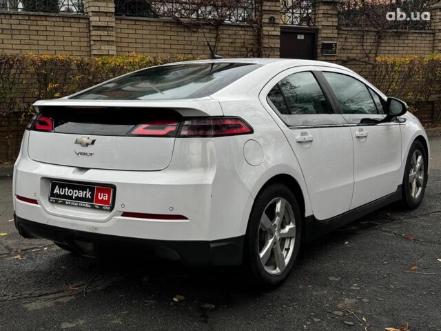 Белый Шевроле Вольт, объемом двигателя 1.4 л и пробегом 171 тыс. км за 10690 $, фото 6 на Automoto.ua