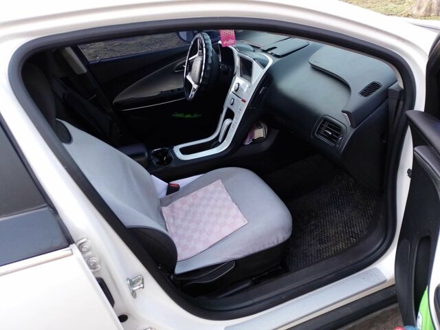 Шевроле Вольт 2013 в Кривом Роге на Automoto.ua Белый Шевроле Вольт, объемом двигателя 1.4 л и пробегом 215 тыс. км за 9000 $, фото 3 на Automoto.ua