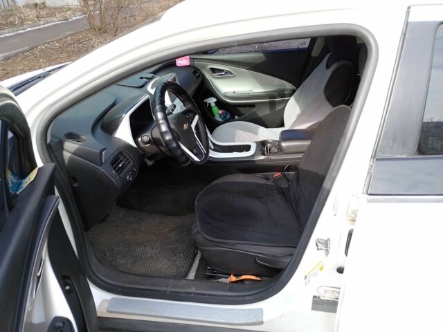 Шевроле Вольт 2013 в Кривом Роге на Automoto.ua Белый Шевроле Вольт, объемом двигателя 1.4 л и пробегом 215 тыс. км за 9000 $, фото 2 на Automoto.ua