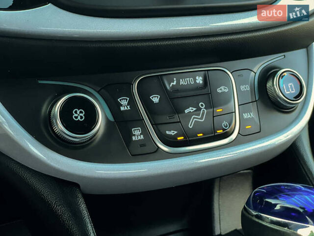 Черный Шевроле Вольт, объемом двигателя 1.5 л и пробегом 140 тыс. км за 11500 $, фото 7 на Automoto.ua