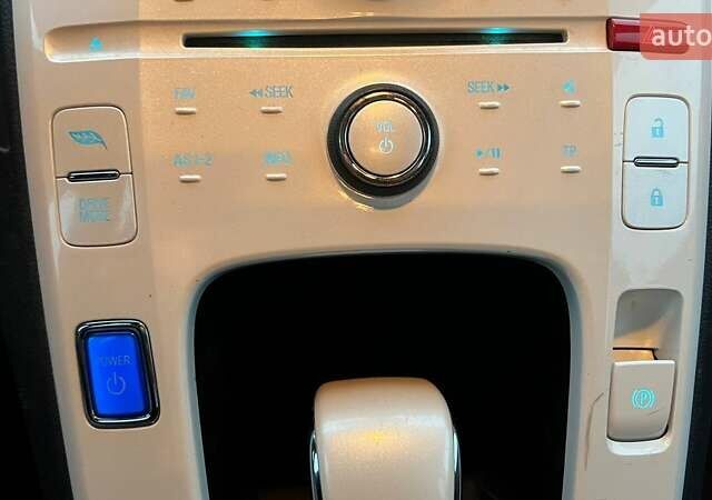 Червоний Шевроле Вольт, об'ємом двигуна 1.4 л та пробігом 155 тис. км за 10490 $, фото 18 на Automoto.ua