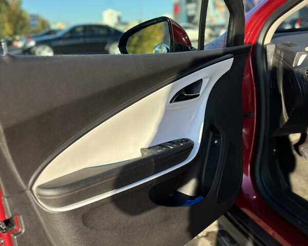 Шевроле Вольт 2013 в Одессе на Automoto.ua Красный Шевроле Вольт, объемом двигателя 1.4 л и пробегом 282 тыс. км за 10500 $, фото 9 на Automoto.ua