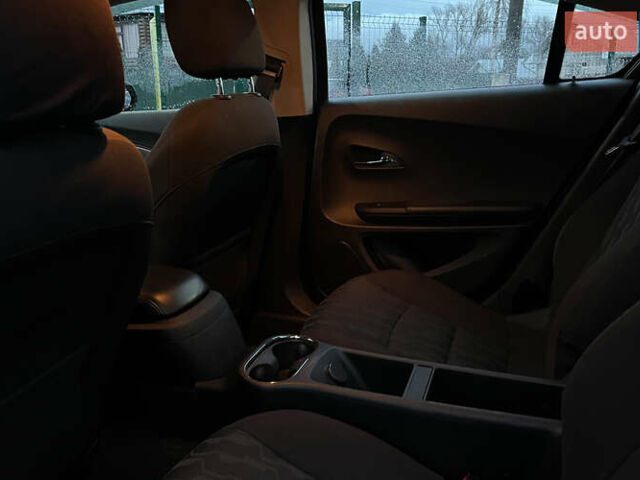 Красный Шевроле Вольт, объемом двигателя 1.4 л и пробегом 218 тыс. км за 9600 $, фото 18 на Automoto.ua