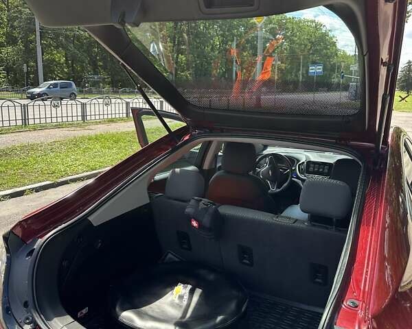 Красный Шевроле Вольт, объемом двигателя 1.49 л и пробегом 120 тыс. км за 16200 $, фото 24 на Automoto.ua