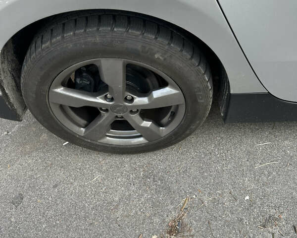 Серый Шевроле Вольт, объемом двигателя 1.4 л и пробегом 180 тыс. км за 7999 $, фото 4 на Automoto.ua