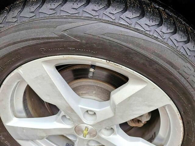 Серый Шевроле Вольт, объемом двигателя 1.4 л и пробегом 280 тыс. км за 8700 $, фото 4 на Automoto.ua